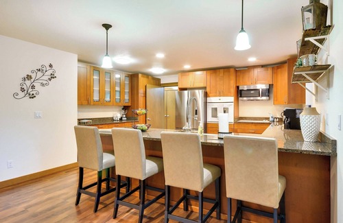 Oak Grove House | Dog-Friendly Milwaukie Home: 9 Mi to Dtwn Portland