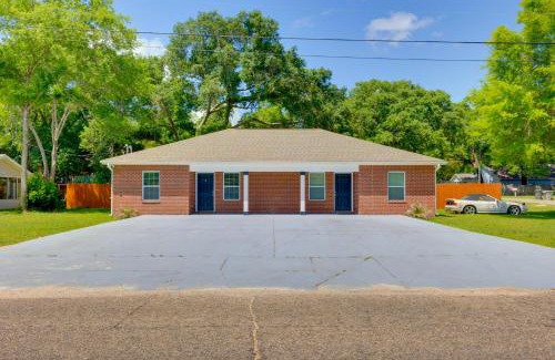 Pensacola Heights Apartment | Dog-Friendly Pensacola Duplex about 7 Mi to Downtown
