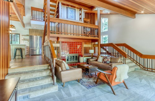 Black Butte Ranch House | Dog-friendly home with grill, deck, firepit, balcony, & mountain view