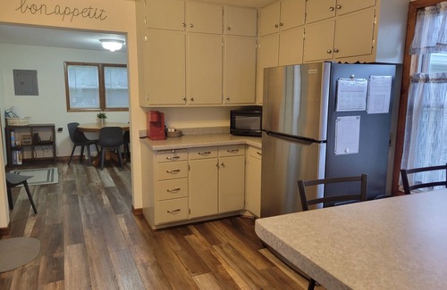 Sturgeon Bay House | Dog Friendly w/Fenced-In Backyard. Close to Downtown in Quiet Neighborhood