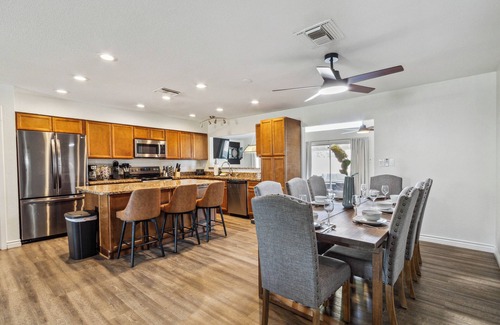 South Scottsdale House | Dogs Welcome & Private Hot tub - Close to Old Town! Granite Reef