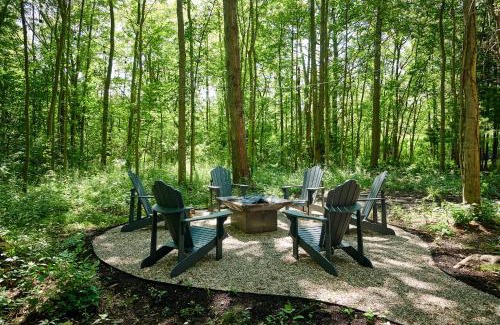 Fennville House | Dollybrook Cottage 1 Pet Friendly Community Pool Groups Welcome