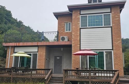 Mungyeong House | Dolmadang Cheongsu Pension