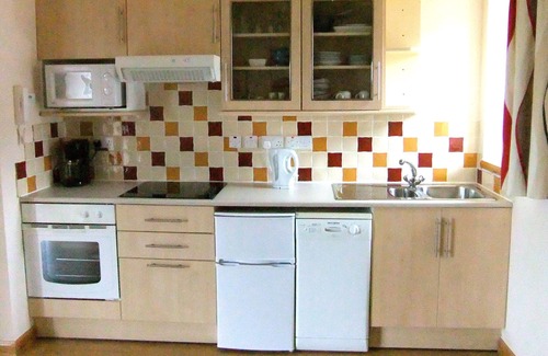 Ardersier Apartment | Dolphin Bay Suites - Superb Seafront Apartment Right on the Beach near Inverness