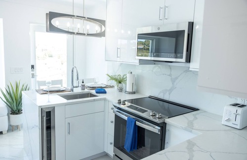 Estate Enighed Condo | Dolphin Suites
