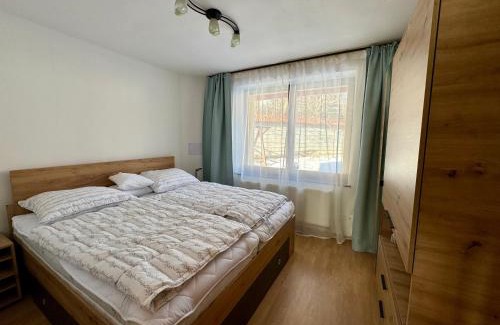 Velky Slavkov Apartment | Domček pod lesom