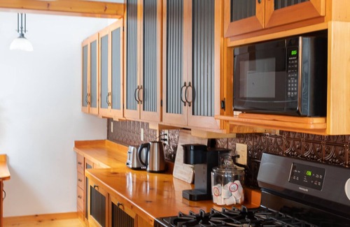 Utterson Cabin | Doma Lodge - Cozy Muskoka Cabin in the Woods