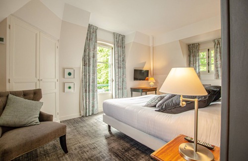 Rolleboise Hotel | Domaine de la Corniche