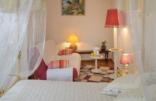 Sainte-Gemme-d'Andigne Bed & Breakfast | Domaine De La Cour