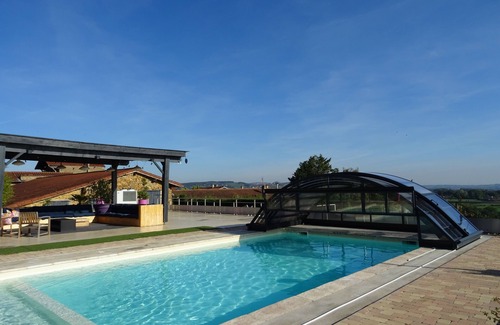 Beaujolais Pierres Dorees Cottage | Domaine des Vignes d'Hôtes Group accommodation, family and events
