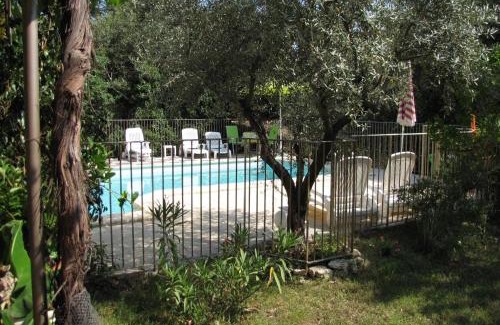 Galargues House | Domaine du bois gîte Bleuette