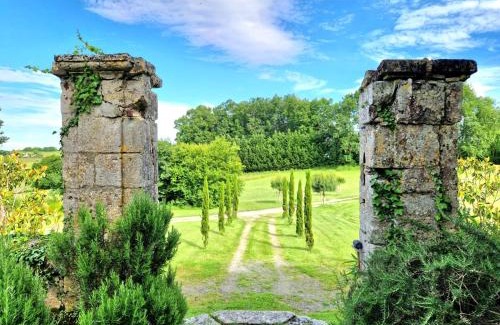 Saint-Romain-la-Virvee Villa | Domaine Du Tertre