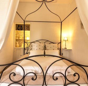 Besset House | Domaine La Belle Histoire - Gîte côté jardin