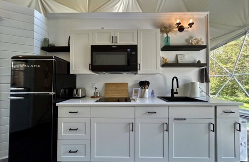 West Bay Cabin | Dome 3 · Luxury Lakeside Dome Experience & Hot Tub