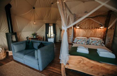 Yarmouth Apartment | Dome Meadow 1 with Log Burning Tub At Tapnell Farm
