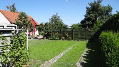 Chelmno Apartment | Domek w ogrodzie