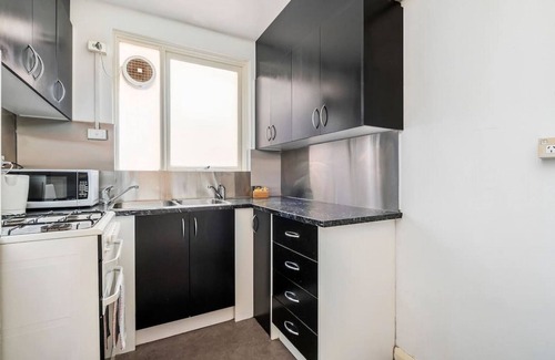 St. Kilda East Apartment | Domi Rentals - The Cozy Balaclava