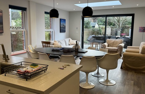 Seaview House | Domik super modern home, 4 ensuite bedrooms, garden, pet friendly