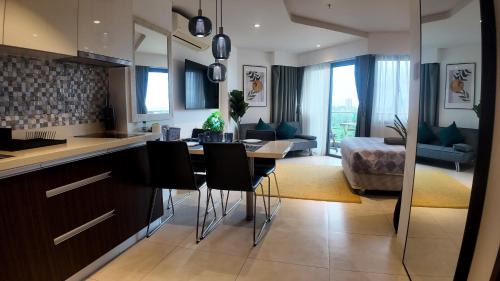 Maribago Apartment | Dominiks Stylish Resort Gem Ocean View Pool Queen Bed at Tambuli 8 Floor Fast Wifi