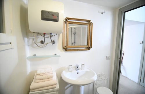 Nuoro House | Domo Peonia Bianca