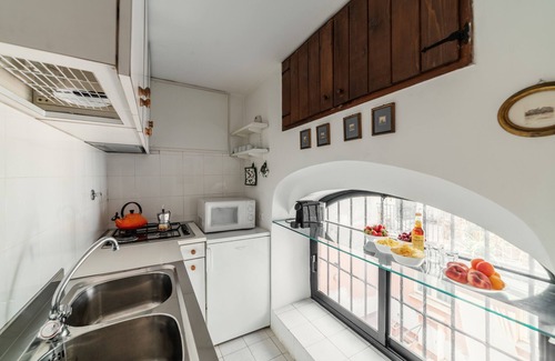 Rione VII Regola Apartment | Domus Quiritum Elite, charming downtown apartment