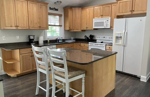 Narragansett House | Don't miss this newly remodeled beach getaway with central A/C