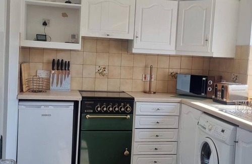 Doncaster House | Doncaster-House-Sleeps8-Parking-Garden