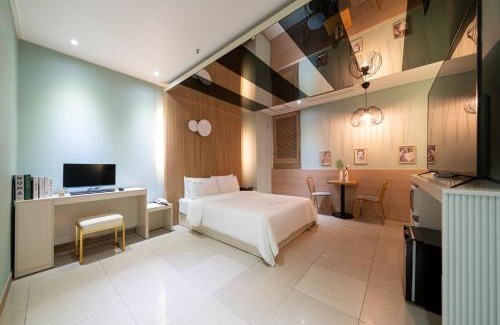 Dongtan Boat Rental | Dongtan Chelsea Hotel