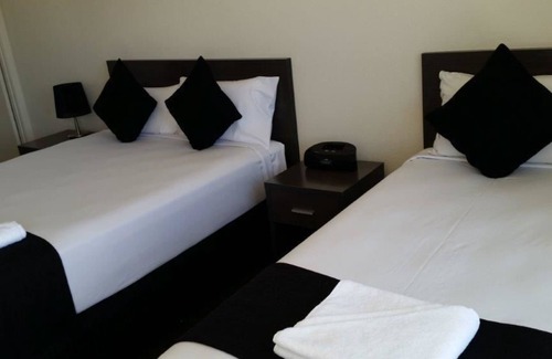 Capella Hotel | Dooleys Capella Tavern and Motel