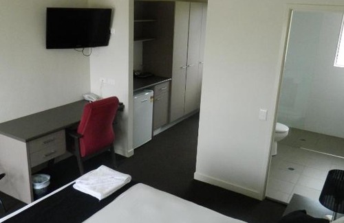 Capella Hotel | Dooleys Tavern and Motel Capella