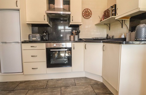 Warton Cottage | DOORMOUSE LODGE, pet friendly in South Lakeland Leisure Village