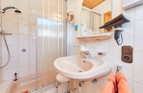 Krov Bed & Breakfast | Doppelzimmer 3 - Gäste- und Weinhaus Haus Schatzgarten