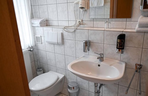 Boos Bed & Breakfast | Doppelzimmer Eifel-land Dusche/wc - Eifelhotel Fuchs