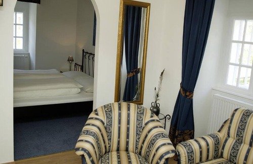 Halbturn Apartment | Doppelzimmer mit Dusche, WC - Wohnen im Schloss - Knappenstöckl