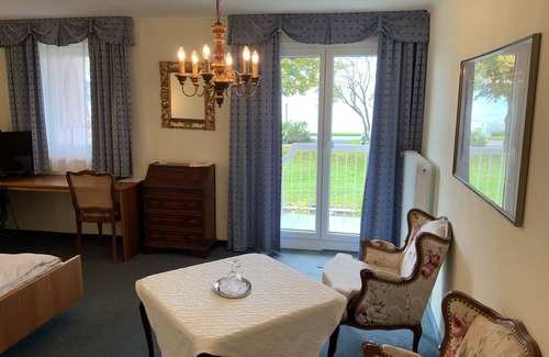 Langenargen Apartment | Doppelzimmer Seeseite mit Balkon, Dusche/wc, Max. 2 Pers