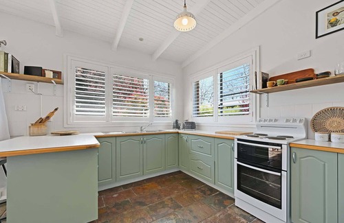 Orange House | Dora Cottage - Heritage, Central & Cosy