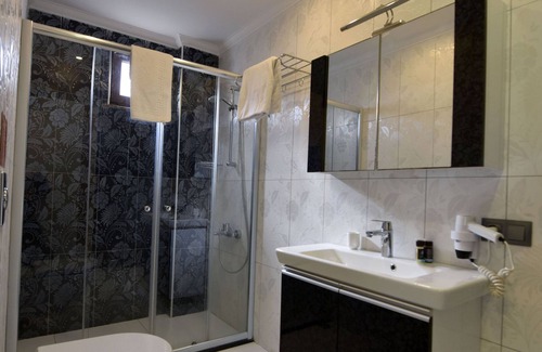 Arakli Hotel | Dora Hotel
