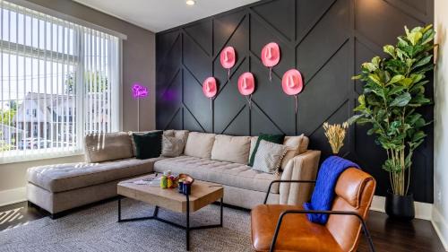Historic Waverly House | Doralee by AvantStay 8 Minute Drive to Broadway Dolly Parton Themed