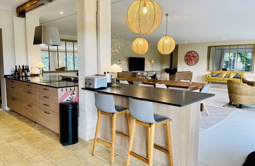 Milhac-de-Nontron Villa | Dordogne Holiday home in the heart of nature, swimming pool and magnificent view, sleeps 12