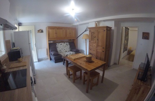 Peyrillac-et-Millac Cottage | Dordogne Valley, Black Périgord, Independent cottage on the edge of the forest.