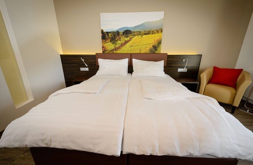 Weikersdorf am Steinfelde Hotel | Dorfmeister Business Hotel B&B