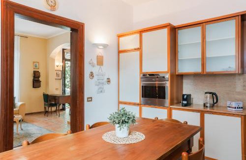 Maslianico Apartment | Doriana's House with Garden & Parking