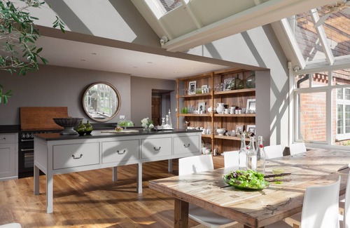 Ashford Cottage | Dormestone House by Bloom Stays, sleeps 10 guests in 4 bedrooms