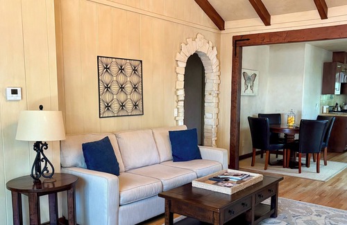 Northeast Carmel House | 'Dos Hermanos' A Short Walk To Downtown Carmel