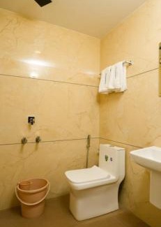 Alappuzha Boat Rental | Double Decker Boathouse