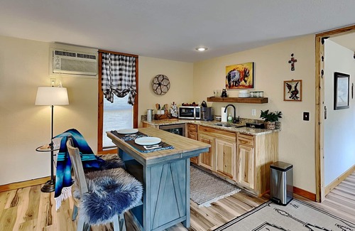 Alto House | Double Eagle 2 | Pet Friendly, Upgraded + Across from Flying J Ranch!