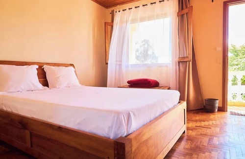 Alaotra Mangoro Bed & Breakfast | Double Economy Room, 1 double bed, balcony, garden view