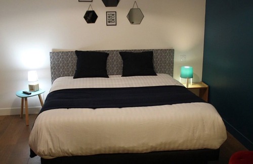 Saint-Cyr-au-Mont-d'Or House | Double room-Comfort-Private Bathroom-Terrace