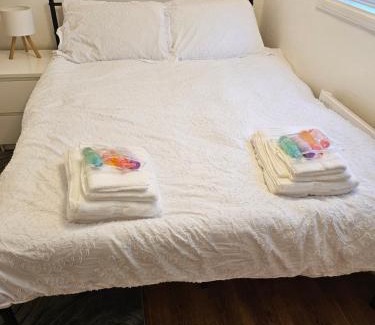 Livingston House | Double room available