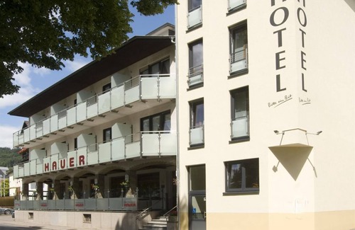 Bollendorf House | Double room shower/WC with balcony - Hotel Hauer